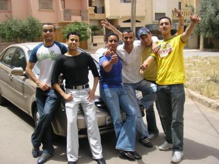 (*_->!♥ tOuT JOuRe LaHyOH En OuJDa AvEc MeS AmEi Et MoN FrEre ♥!<-_*)